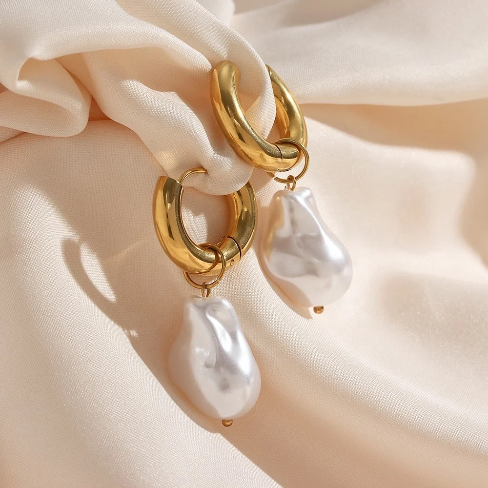 OLIVIA PEARL EARRINGS