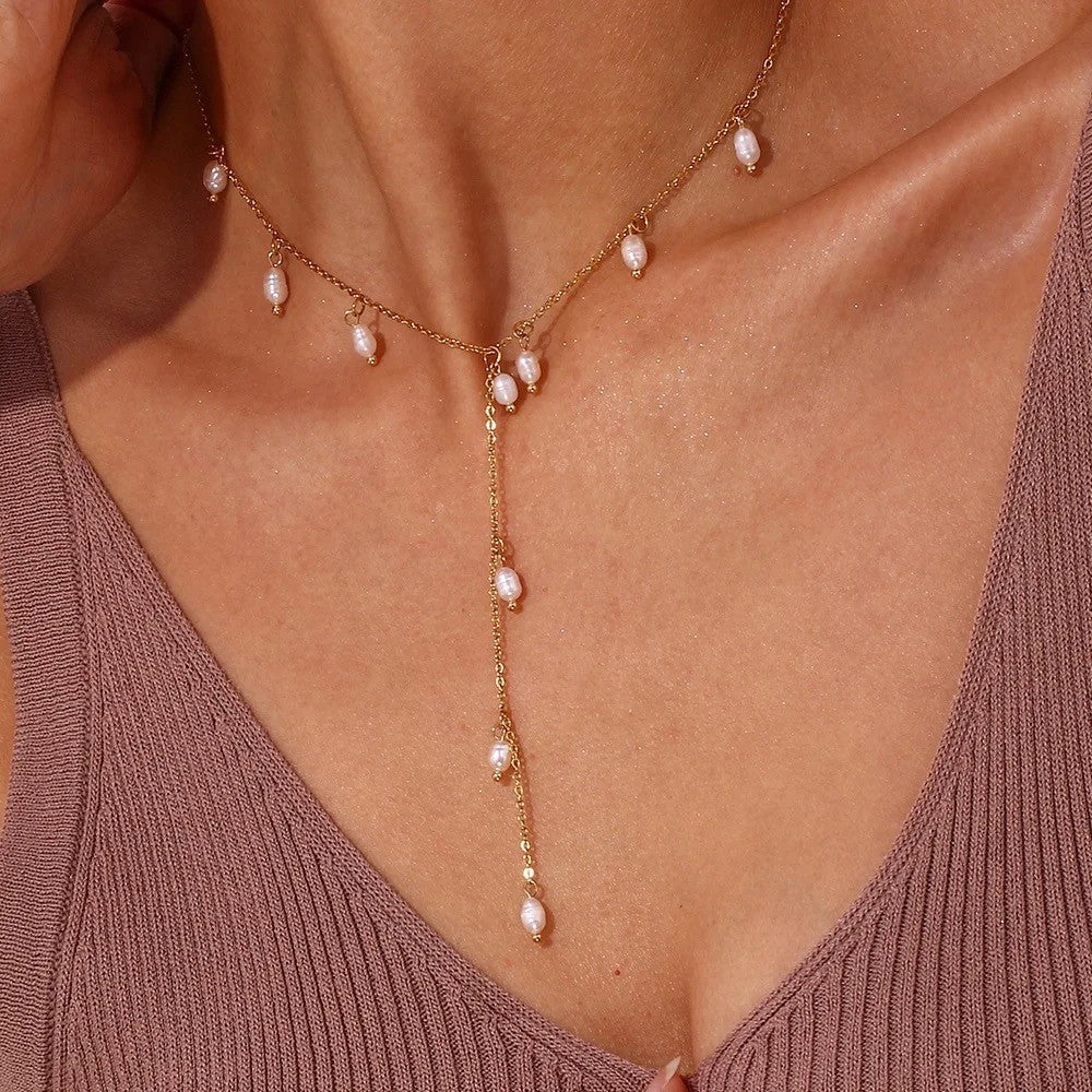 PEARLS ON ME NECKLACE