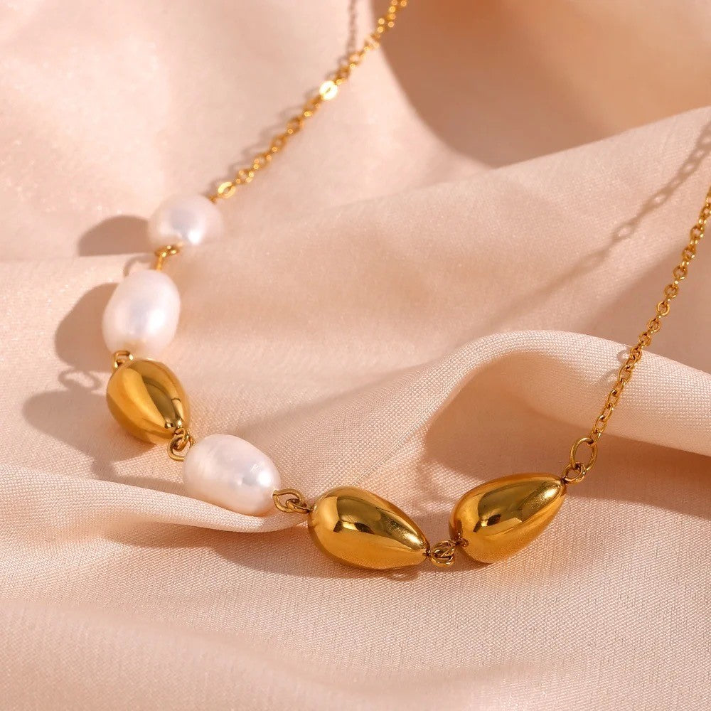 GOLDEN PEARLS NECKLACE