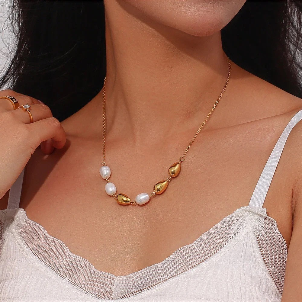 GOLDEN PEARLS NECKLACE