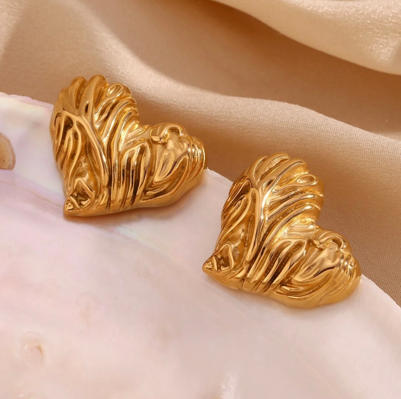 GOLDEN HEART EARRINGS