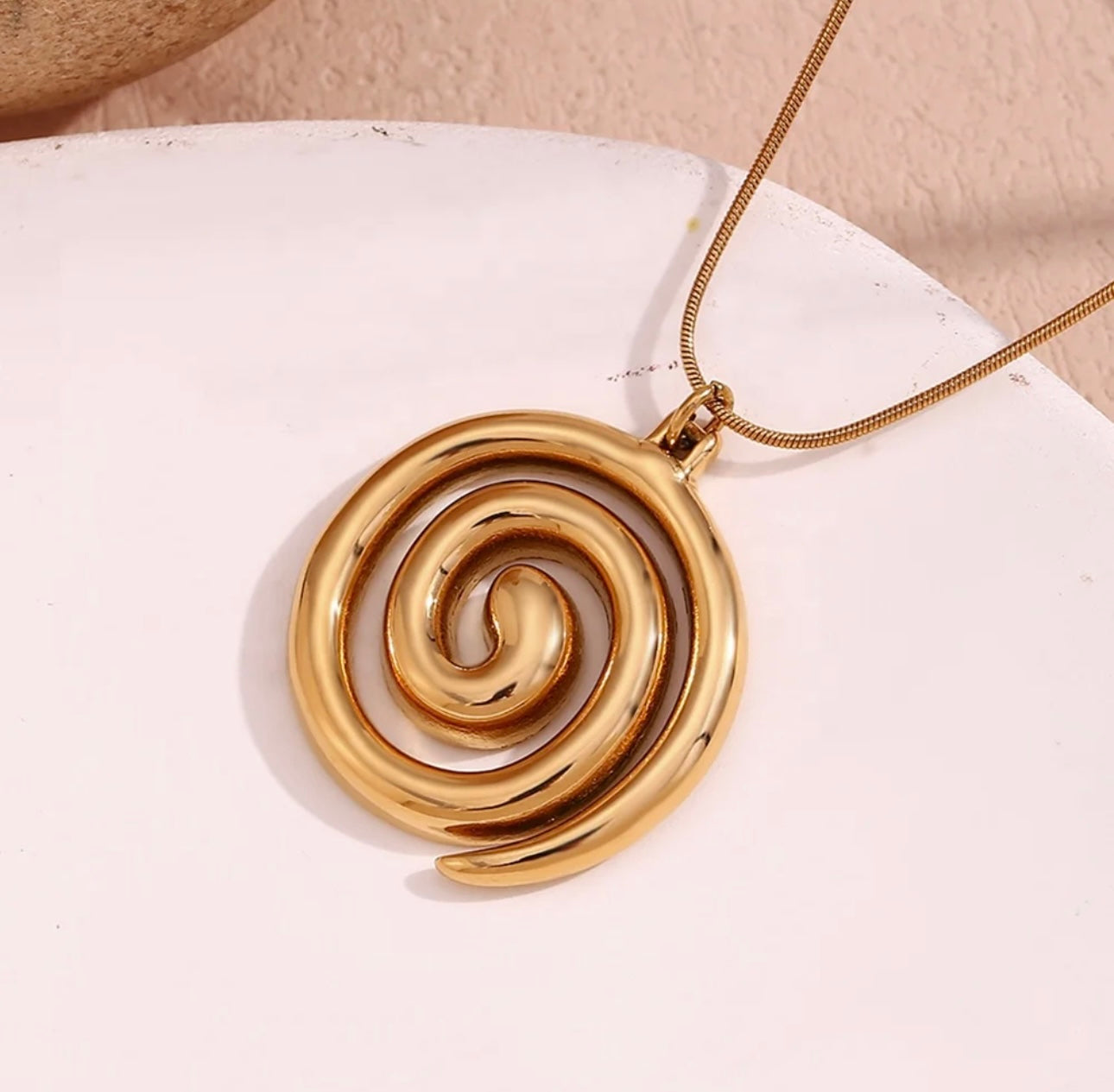 CURLY NECKLACE