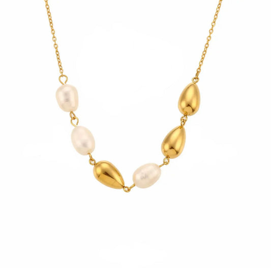 GOLDEN PEARLS NECKLACE