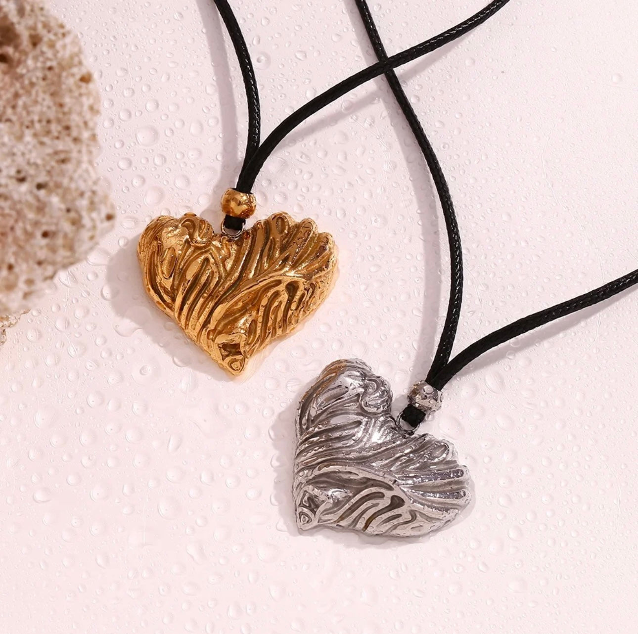 GOLDEN HEART NECKLACE