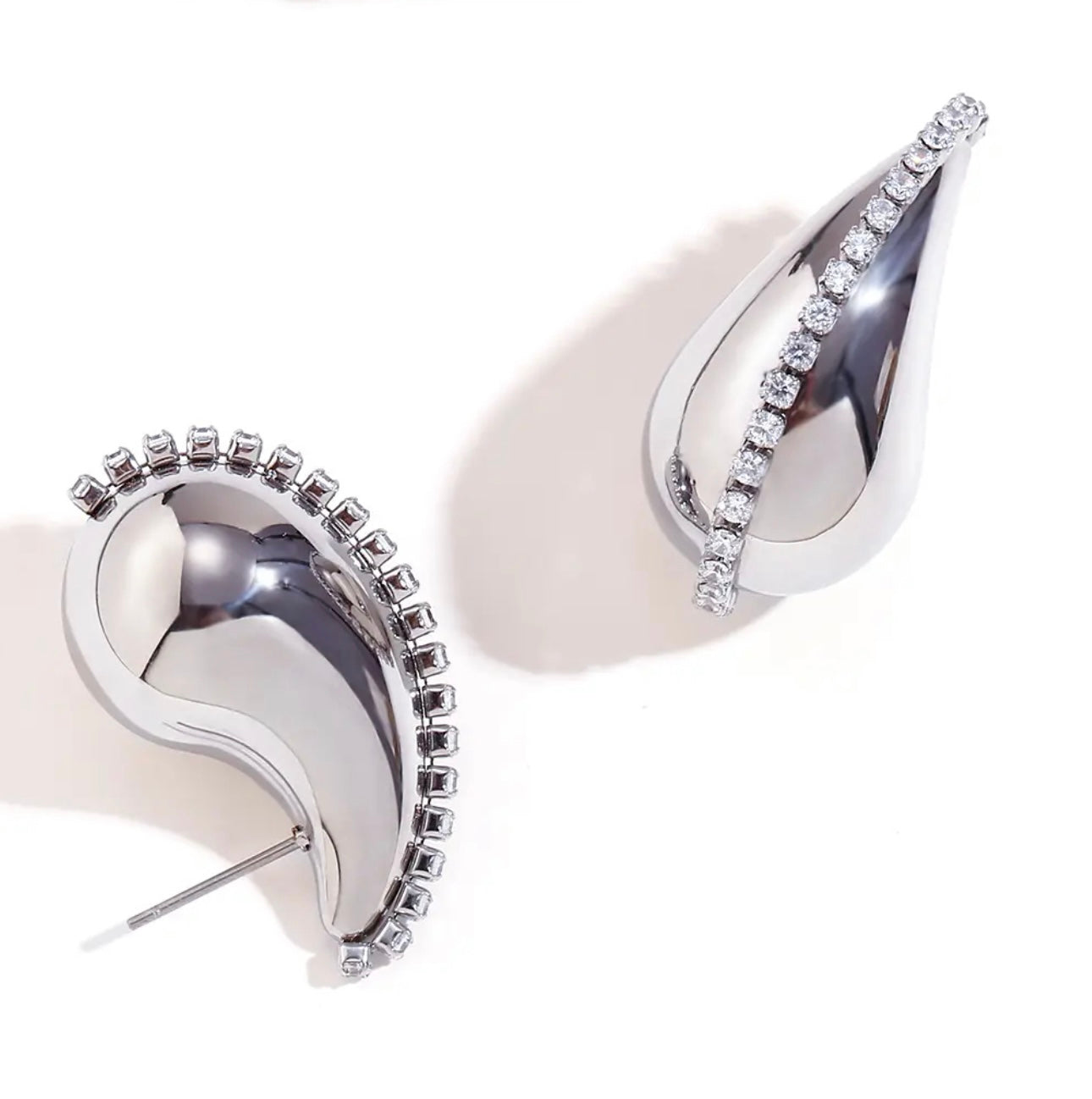 EMELLY DROPS EARRINGS
