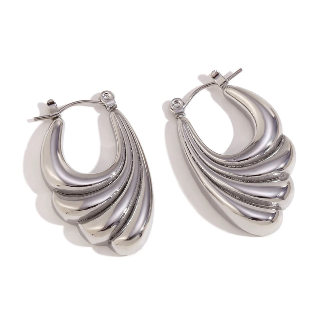 LUCY HOOPS