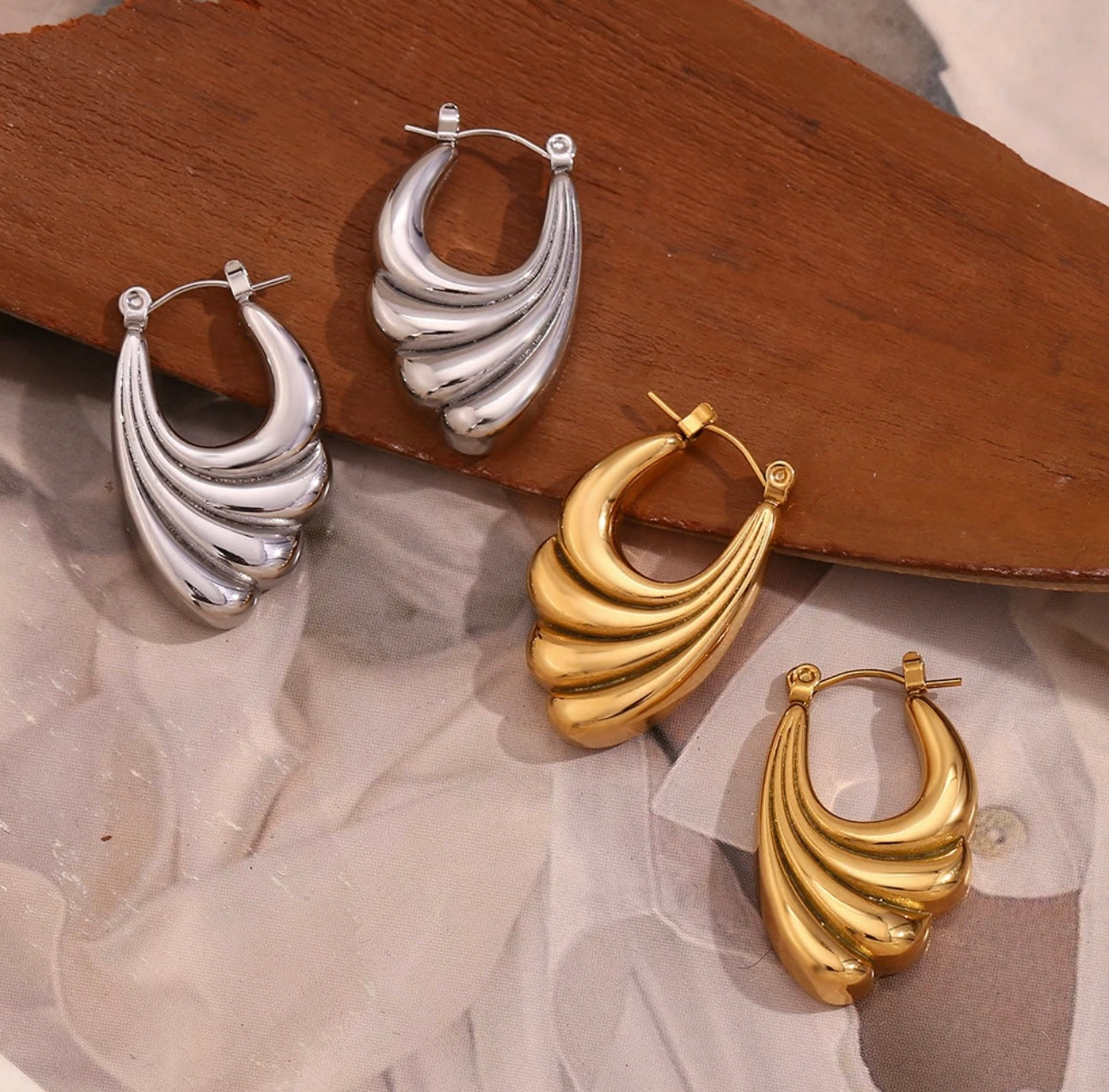 LUCY HOOPS